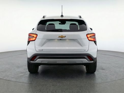 Used 2025 Chevrolet Trax LT image 7