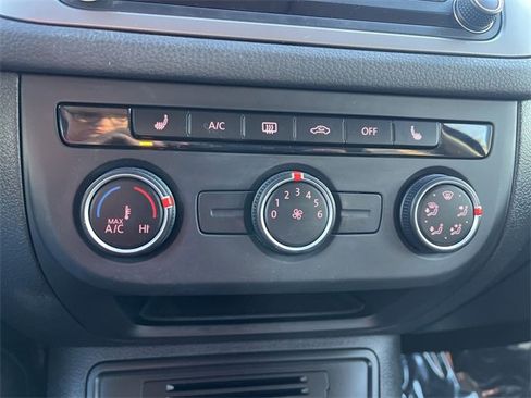 Used 2017 Volkswagen Tiguan S image 19