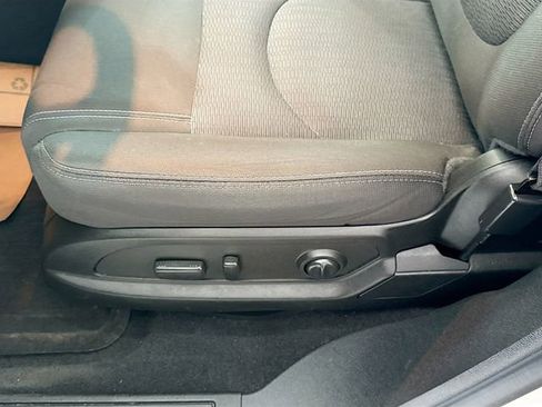 Used 2017 Chevrolet Traverse LT w/ Style and Technology Package image 19