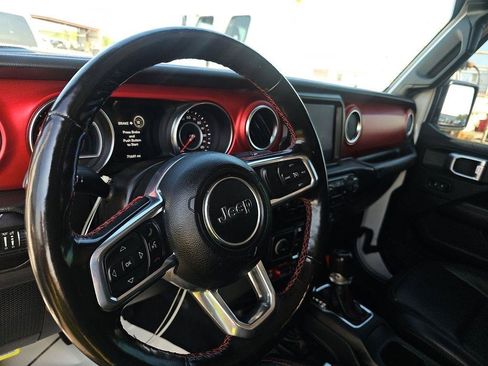 Used 2021 Jeep Gladiator Rubicon AWD/4WD image 12