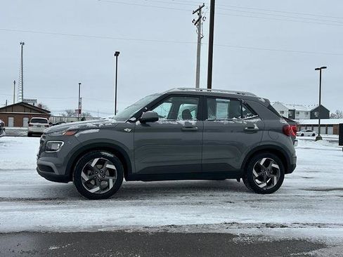 Used 2022 Hyundai Venue SEL w/ Cargo Package image 3