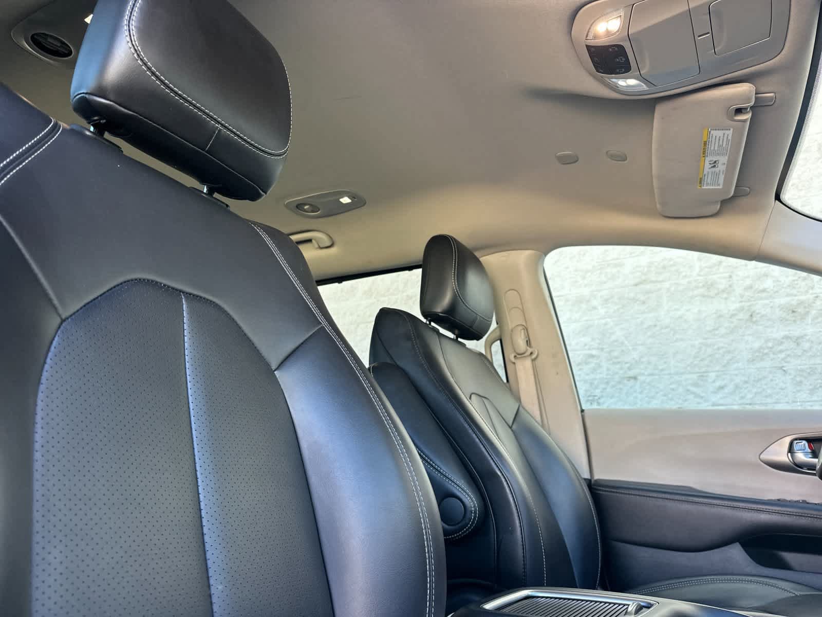 Used 2024 Chrysler Pacifica Touring-L FWD image 19