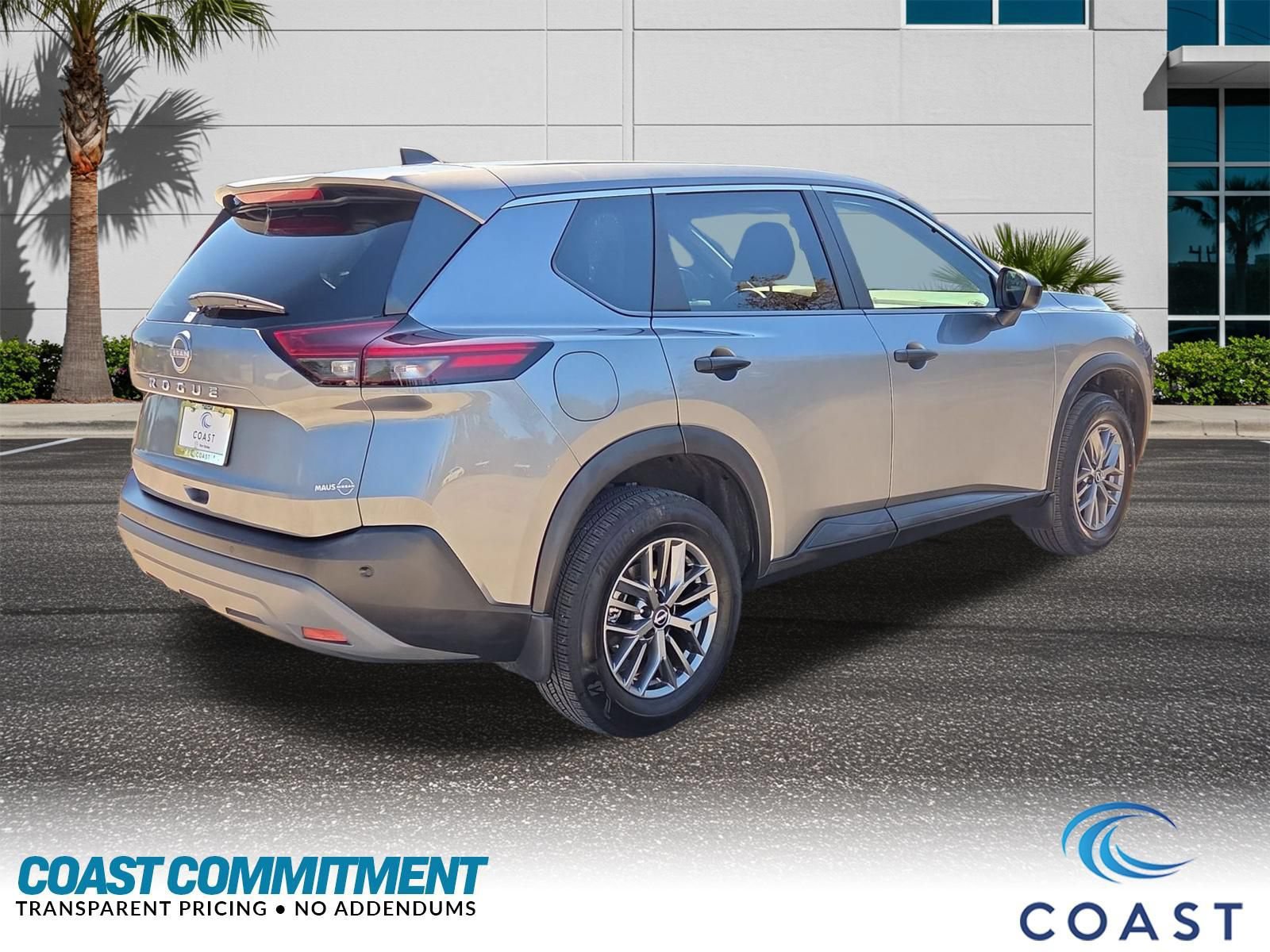 Used 2023 Nissan Rogue S FWD image 6