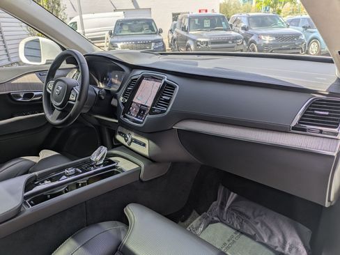 Used 2023 Volvo XC90 T8 Ultimate w/ Lounge Package AWD/4WD image 30