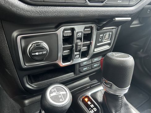 New 2025 Jeep Gladiator Sport image 21