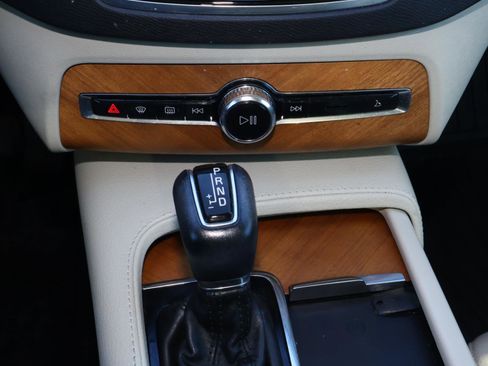 Used 2022 Volvo XC90 T6 Momentum w/ Advanced Package image 28