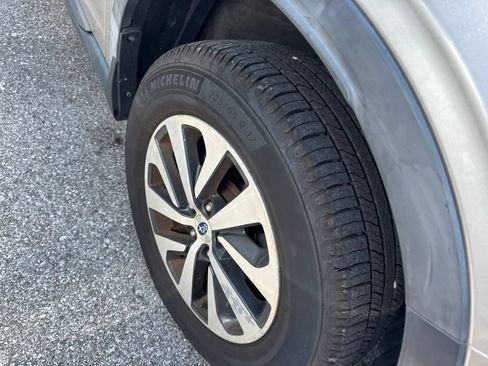 Used 2020 Subaru Outback Premium AWD/4WD image 4