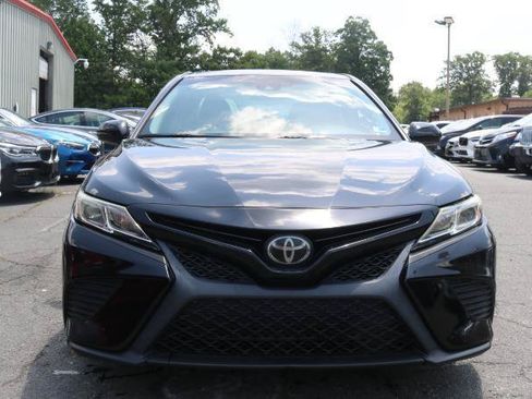 Used 2019 Toyota Camry SE FWD image 2