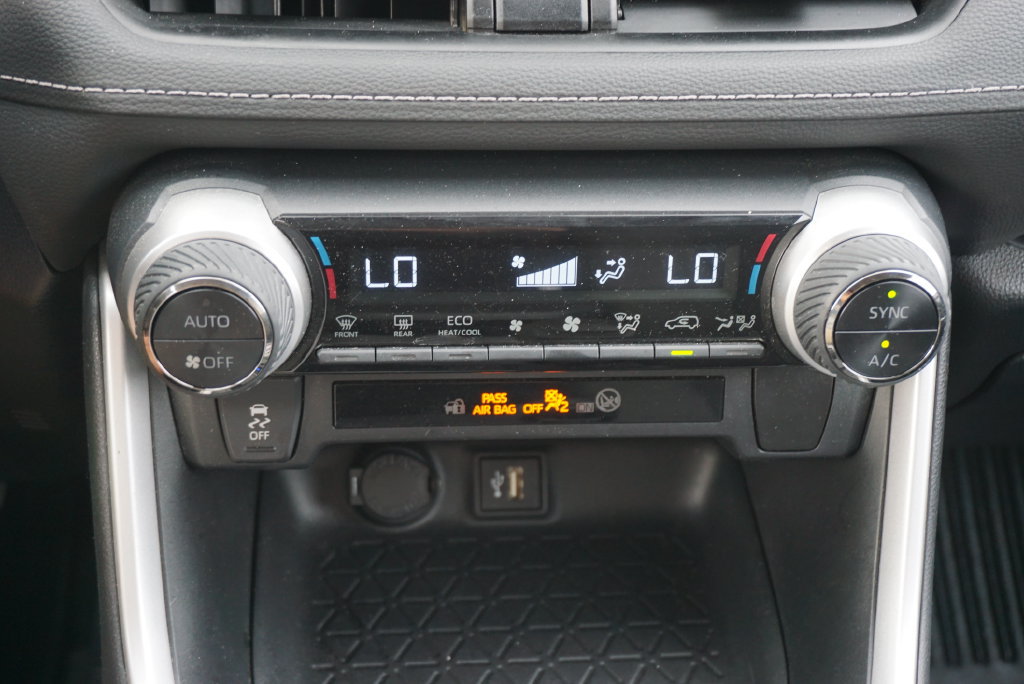 Used 2023 Toyota RAV4 LE AWD/4WD image 19