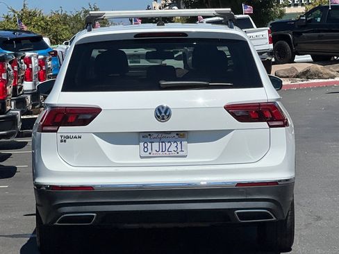 Used 2020 Volkswagen Tiguan SE w/ Panoramic Sunroof Package FWD image 6