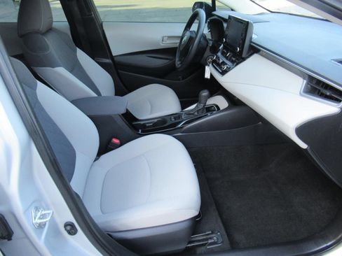 Used 2022 Toyota Corolla LE FWD image 11