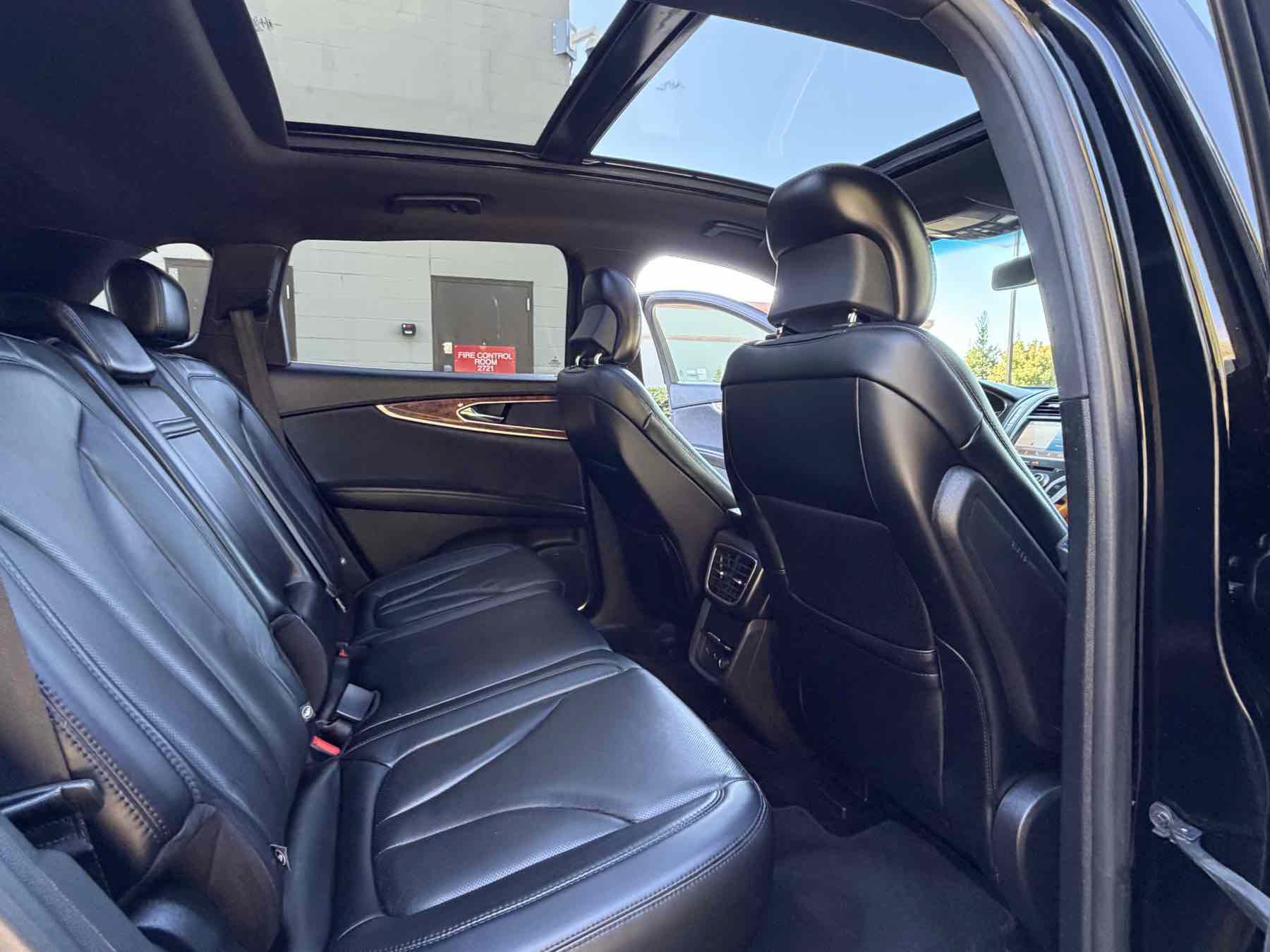 Used 2018 Lincoln MKX Reserve FWD image 17