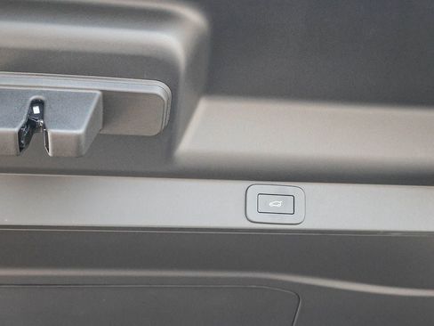 New 2026 Land Rover Range Rover SE image 29