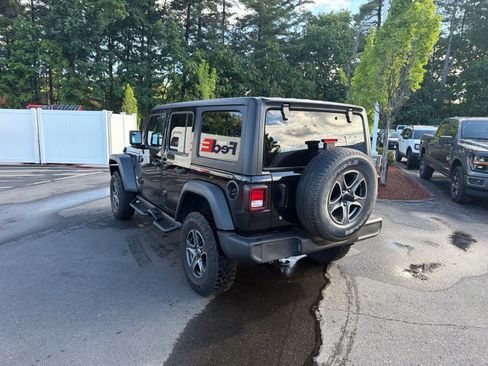 Used 2018 Jeep Wrangler Unlimited Sport S AWD/4WD image 7