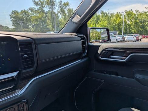 Used 2022 Chevrolet Silverado 1500 LT AWD/4WD image 32