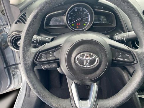 Used 2020 Toyota Yaris LE image 6