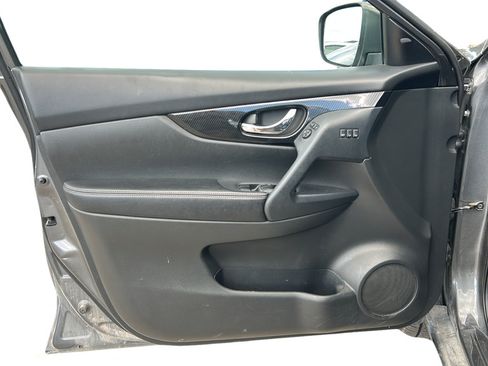 Used 2019 Nissan Rogue SL FWD image 29