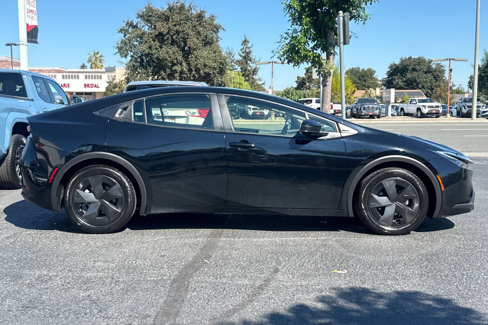 Used 2025 Toyota Prius LE FWD image 7