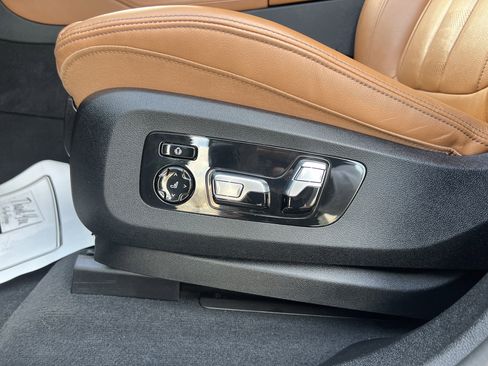 Used 2020 BMW X6 xDrive40i w/ M Sport Package image 12