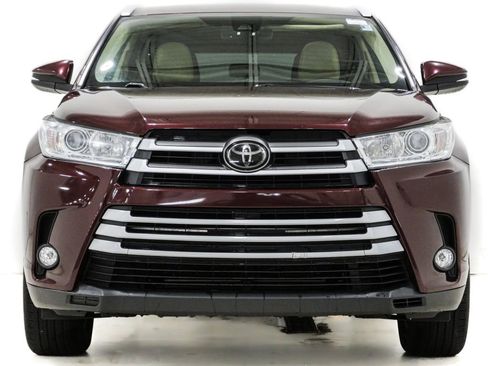 Used 2018 Toyota Highlander XLE w/ Protection Package #3 AWD/4WD image 2