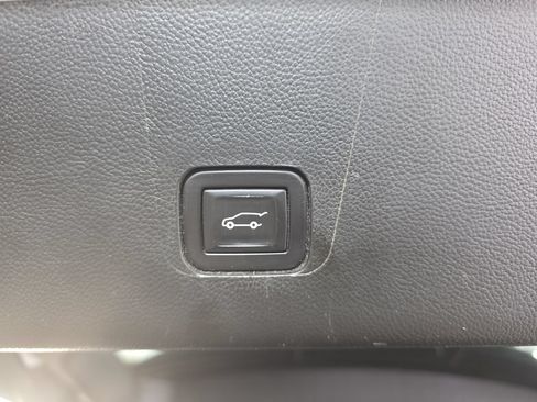 Used 2021 Chevrolet Traverse LT AWD/4WD image 15