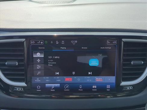Used 2023 Chrysler Pacifica Touring-L FWD image 13