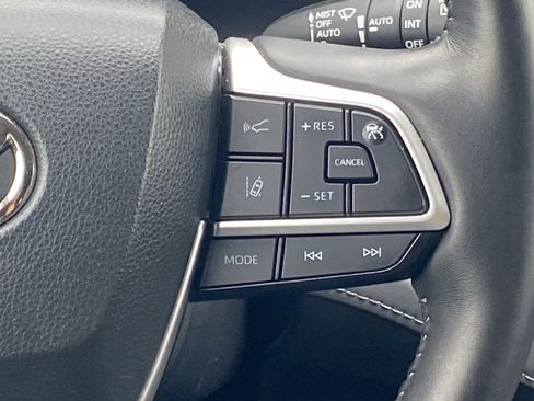 Used 2023 Toyota Highlander Platinum image 19