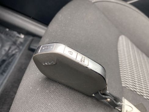 Used 2025 Kia Sorento LX FWD image 21