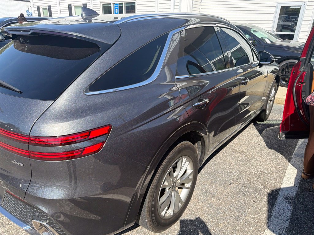 Used 2022 Genesis GV70 2.5T AWD/4WD image 5