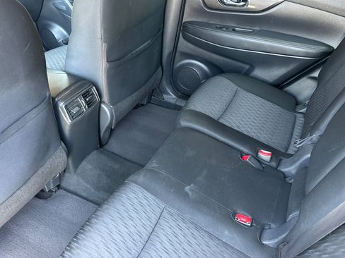 Used 2019 Nissan Rogue SV FWD image 28