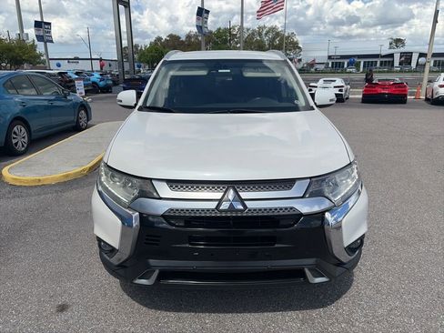 Used 2019 Mitsubishi Outlander image 3