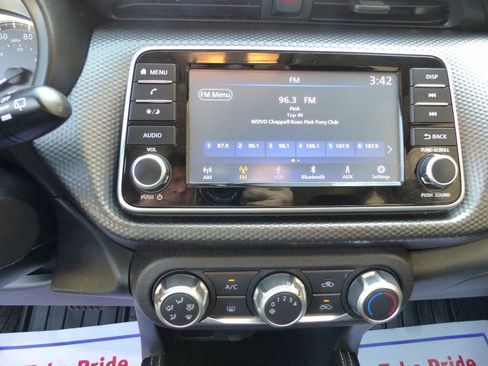 Used 2018 Nissan Kicks S FWD image 19