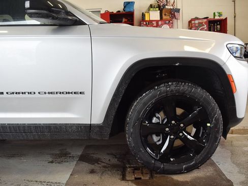 New 2026 Jeep Grand Cherokee Limited w/ Limited Altitude Package AWD/4WD image 57