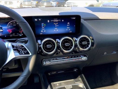 Certified 2026 Mercedes-Benz GLA 250 4MATIC image 6