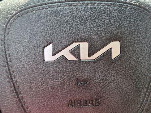 Used 2022 Kia Telluride S FWD image 31