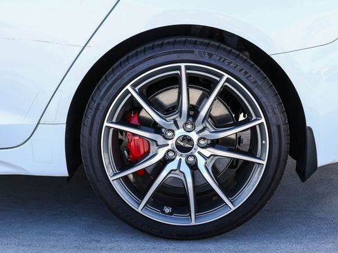 Used 2025 Genesis G70 2.5T image 8