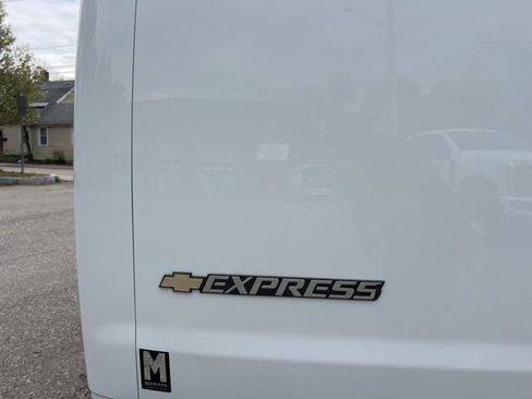 Used 2024 Chevrolet Express 2500 w/ Driver Convenience Package RWD image 11