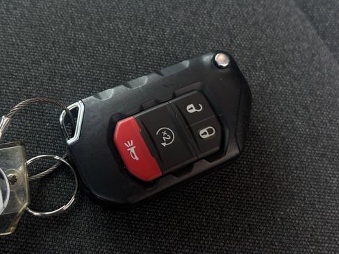 Used 2025 Jeep Wrangler Unlimited Sahara AWD/4WD image 25