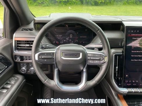 Used 2025 GMC Yukon XL Denali AWD/4WD image 20