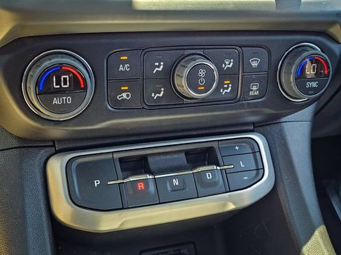 Used 2023 GMC Acadia SLT w/ Technology Package AWD/4WD image 30