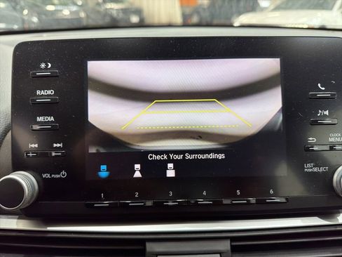 Used 2018 Honda Accord LX image 17