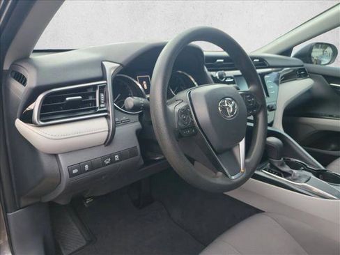 Used 2020 Toyota Camry LE image 9