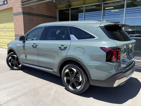 Used 2025 Kia Sorento EX w/ EX Panoramic Sunroof Package FWD image 5