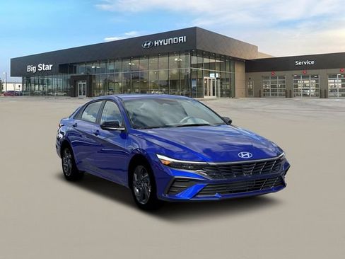 Used 2026 Hyundai Elantra Sport FWD image 11