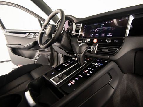 New 2026 Porsche Macan Turbo image 27