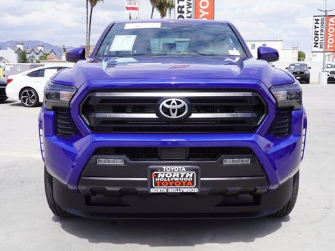 Certified 2025 Toyota Tacoma SR5 AWD/4WD image 3