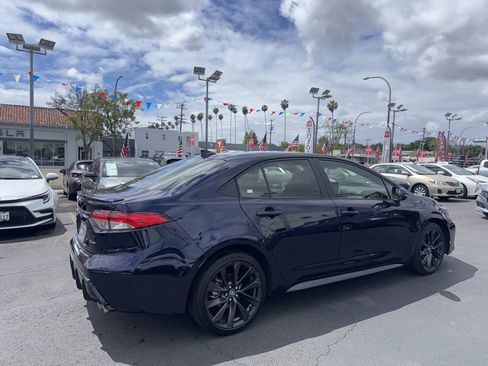 Used 2025 Toyota Corolla SE w/ SE Premium Package image 8