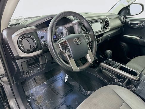 Used 2018 Toyota Tacoma SR5 image 14