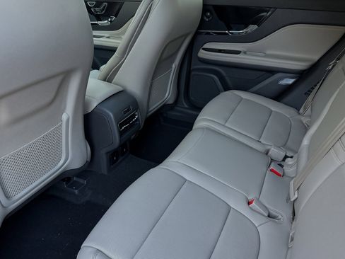 New 2024 Lincoln Corsair Reserve w/ Equipment Group 202A image 10