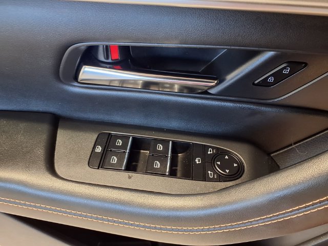 Used 2025 MAZDA CX-70 Plug-In Hybrid w/ Premium Plus AWD/4WD image 17